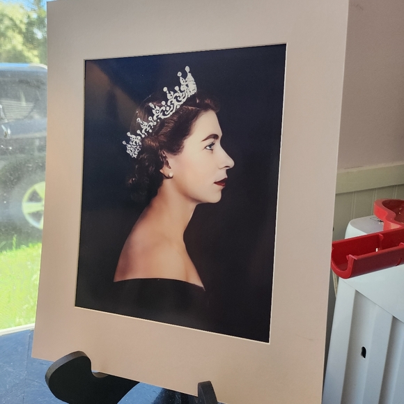 Queen Elizabeth II Silver Crown11x14 Matted Color Portrait 11x8.5 Quality Print - Picture 3 of 3